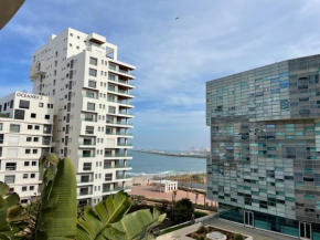 Superb new apartment with see view & free parking